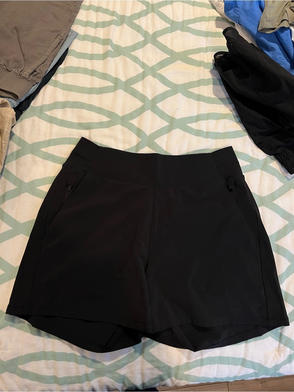 Athleta Brooklyn Shorts Women’s Size 2 Black - Picture 3 of 5